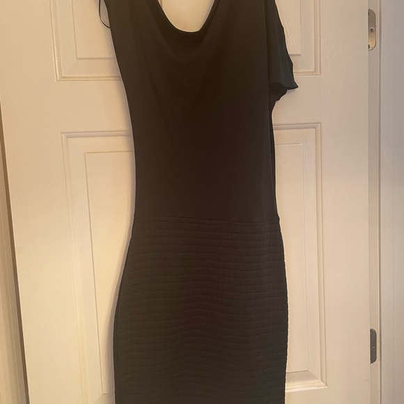 Designer REISS Freda dress size 4 BRAND NEW--black textured skirt off shoulder - Picture 4 of 9